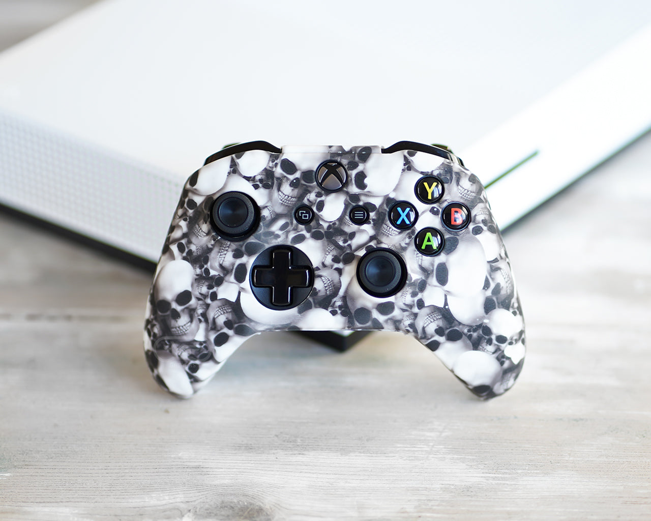 White Skulls - XBOX One Controller Skin